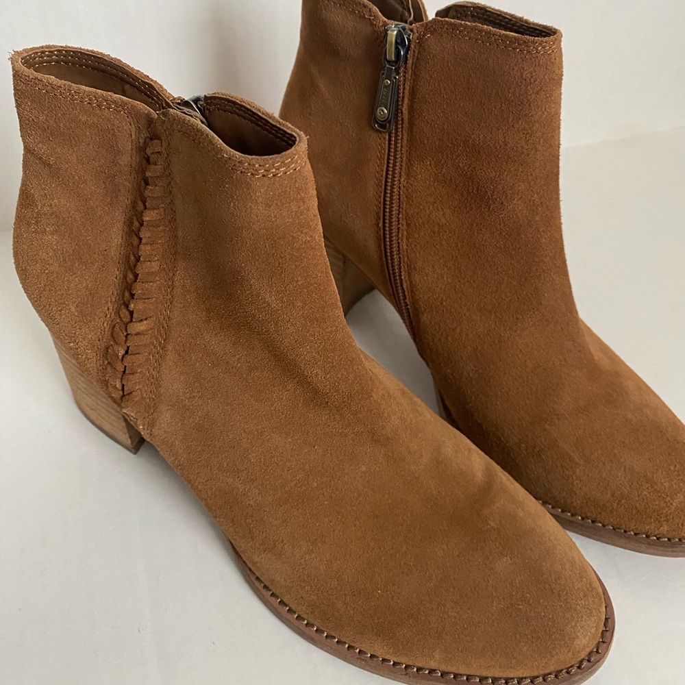 Blondo Waterproof Suede Booties Size 10M in excellent condition
